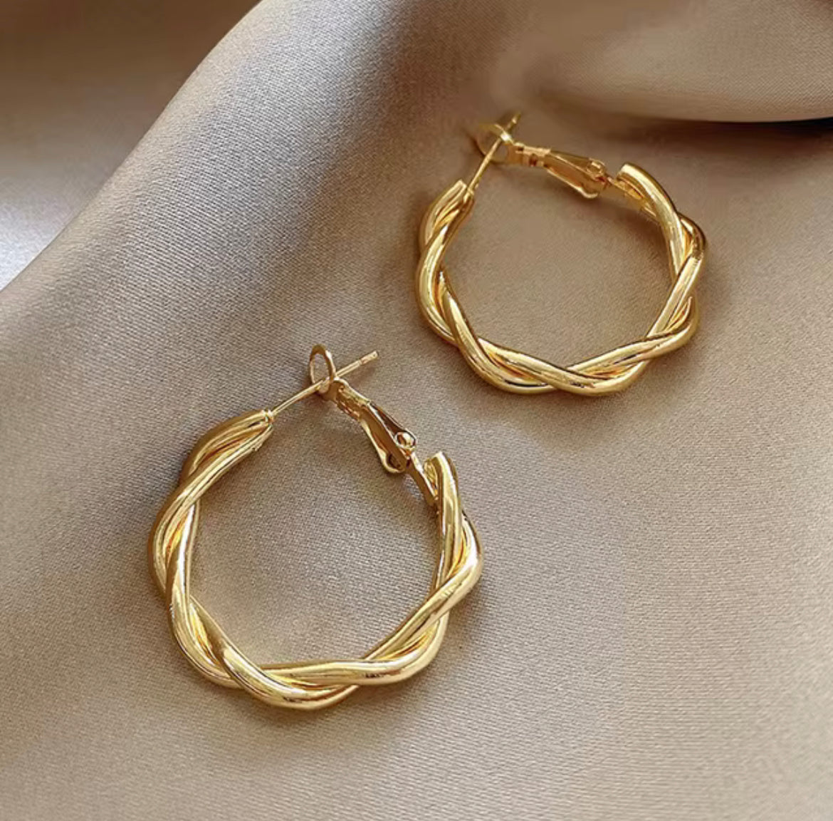 Misha Hoops - Goldie